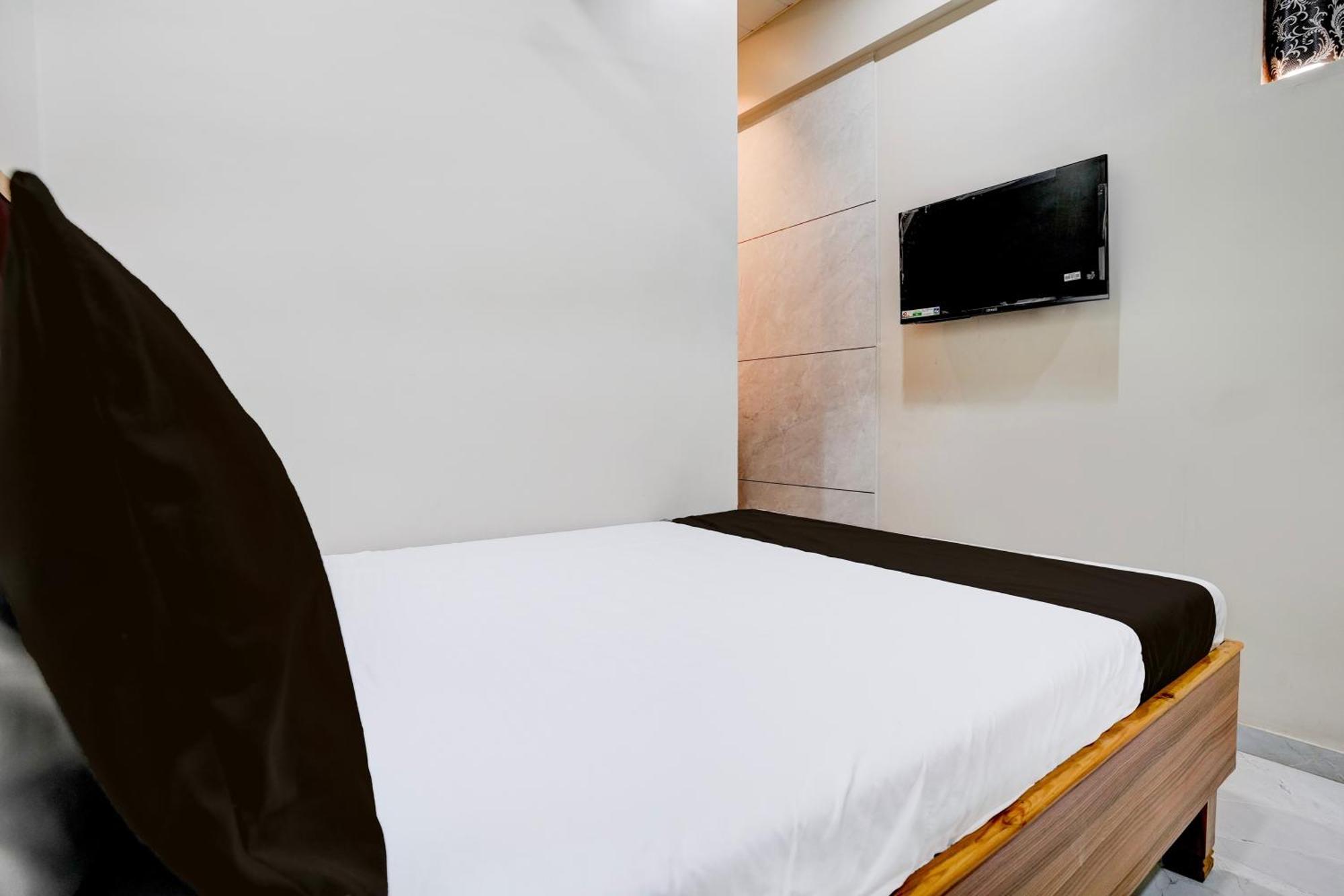 Super Hotel O Divine Fine Dine Lodging And Boarding Kalyan Bagian luar foto